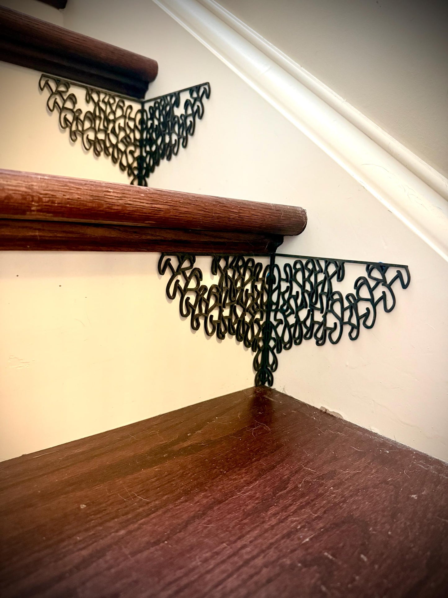 Hawaiian Puakenikeni Lei Wood Staircase Corner Accents | Set of 4 | Multiple Sizes & Finishes | Style A