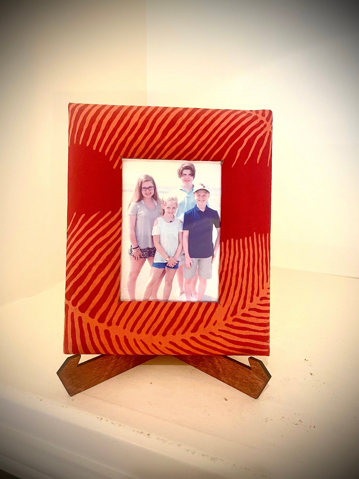Wide Stance Wood Display Easel | Art, Photo & Plate Stand | 5 Sizes, 12 Finishes