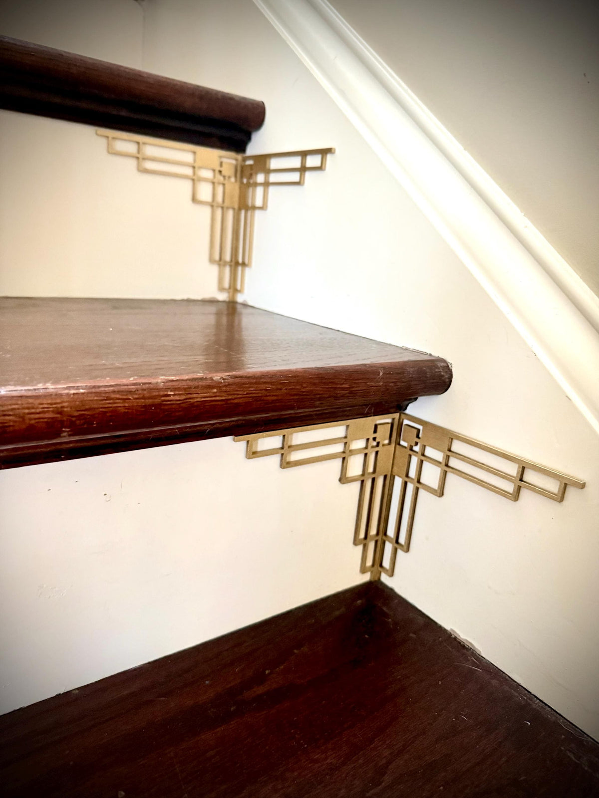 Orbit-art deco staircase corner accents / embellishments (set of 4) in natural or other finishes- set AJ
